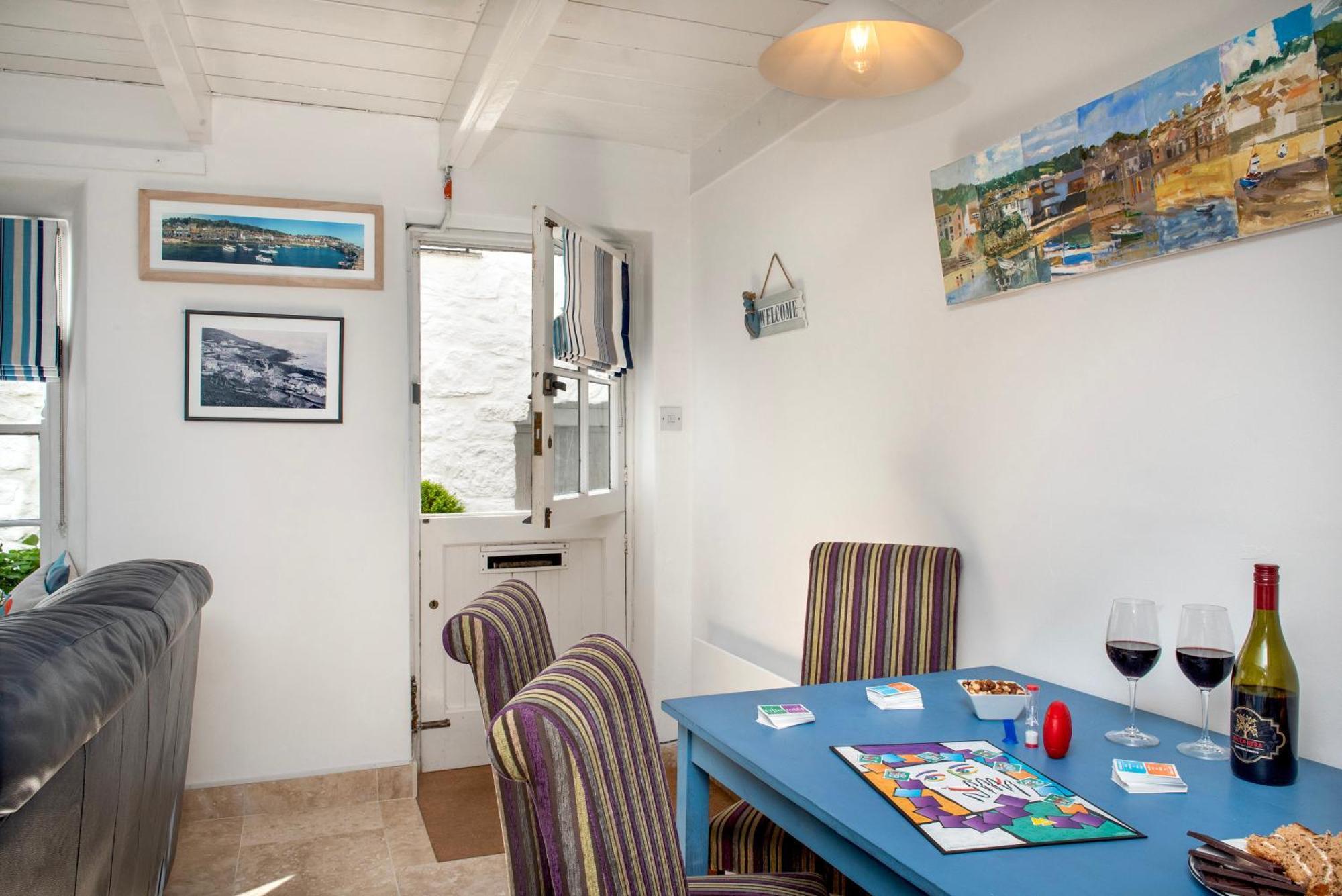 Abbey Cottage, Close To Harbour Holiday home *